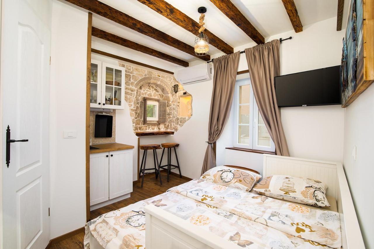 Domus Maximus Apartment Pula Exterior photo